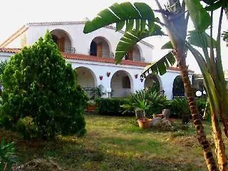 Villa Sunset B&B/Apartments Fontane Bianche 3*,